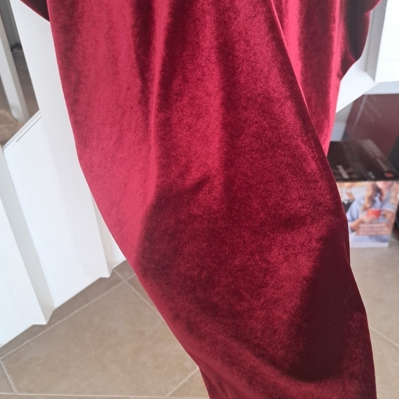 Beautiful Lands End Velvet Stretch Top EUC sz M Gorgeous Burgandy Red - Picture 8 of 8